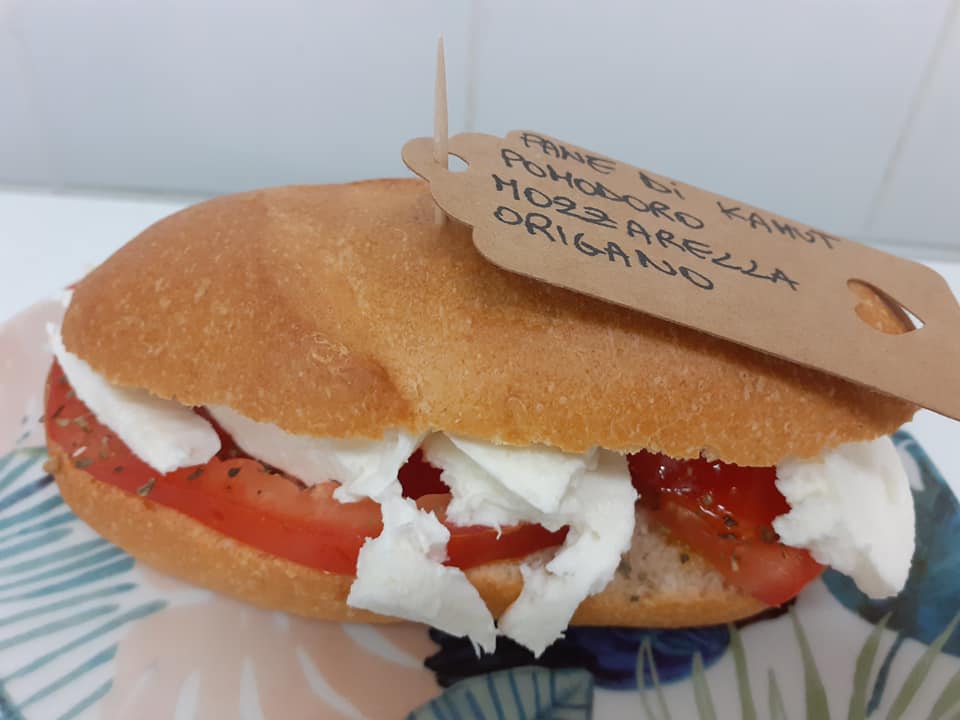 Panino con la caprese