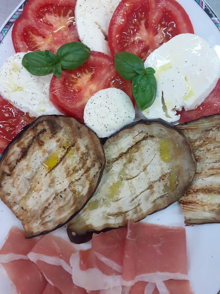 Caprese melanzane e prosciutto crudo
