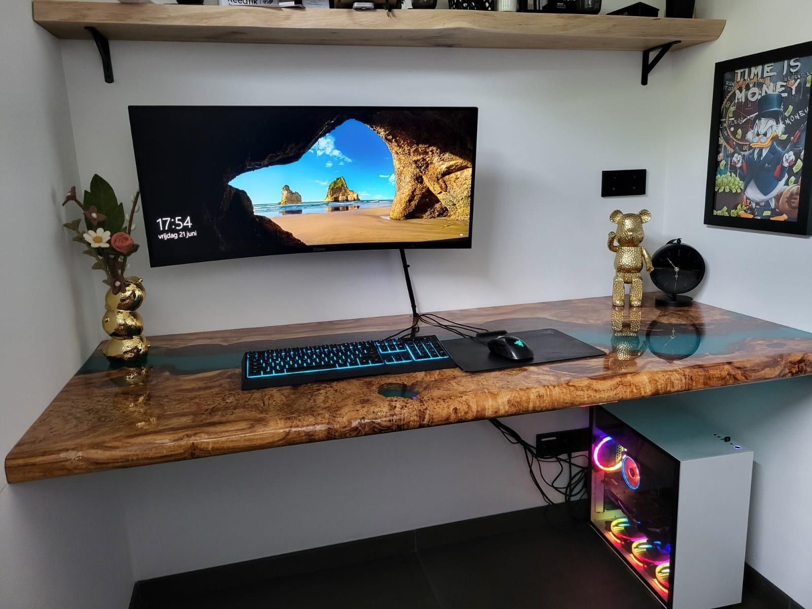 Bureau esdoorn met rivier