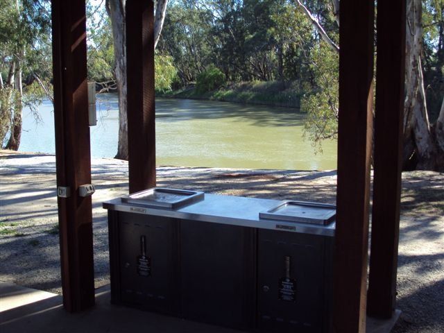 BBQ in Park - Murray River Koondrook