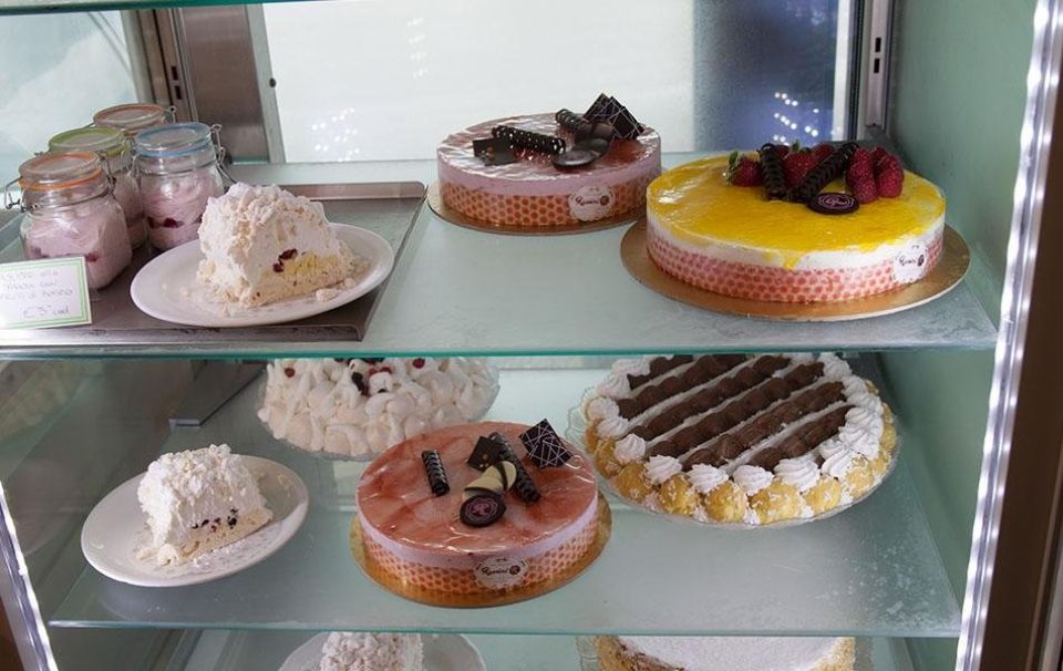 torta da cerimonia con cioccolato e panna a Verona