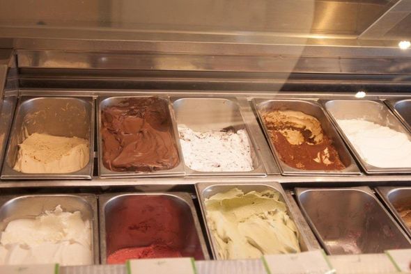 gelati in una gelateria artigianale a Verona