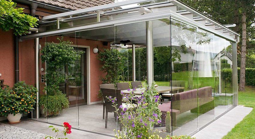 Vetrate panoramiche in spazio esterno