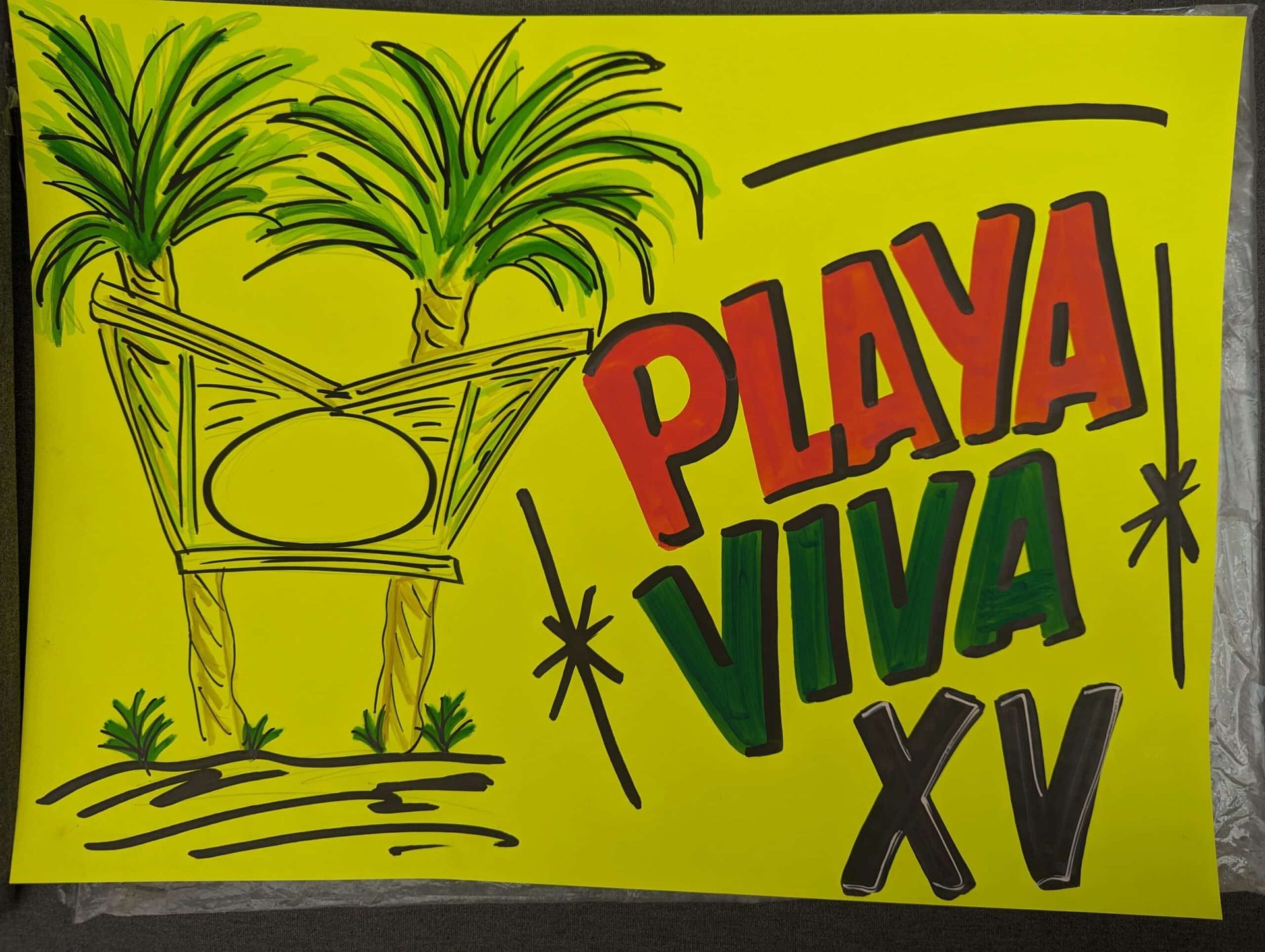 A yellow sign that says playa viva xv