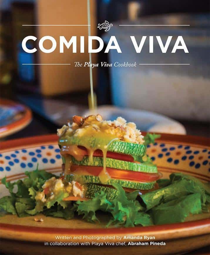 A plate of food with the words comida viva on it