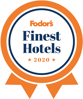 A badge that says fodor 's finest hotels 2020