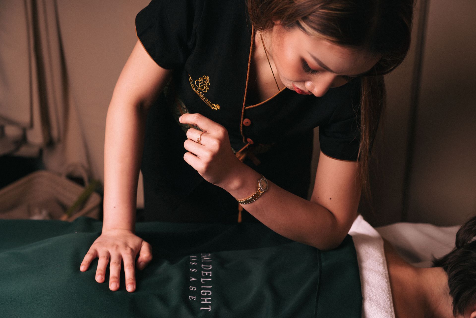 Remedial Deep Tissue Massage with Cupping at Thai Delight Therapeutic Massage Pyrmont, Darling harbour and Potts Point Darlinghurst