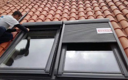 poner ventanas velux en el tejado en sevilla