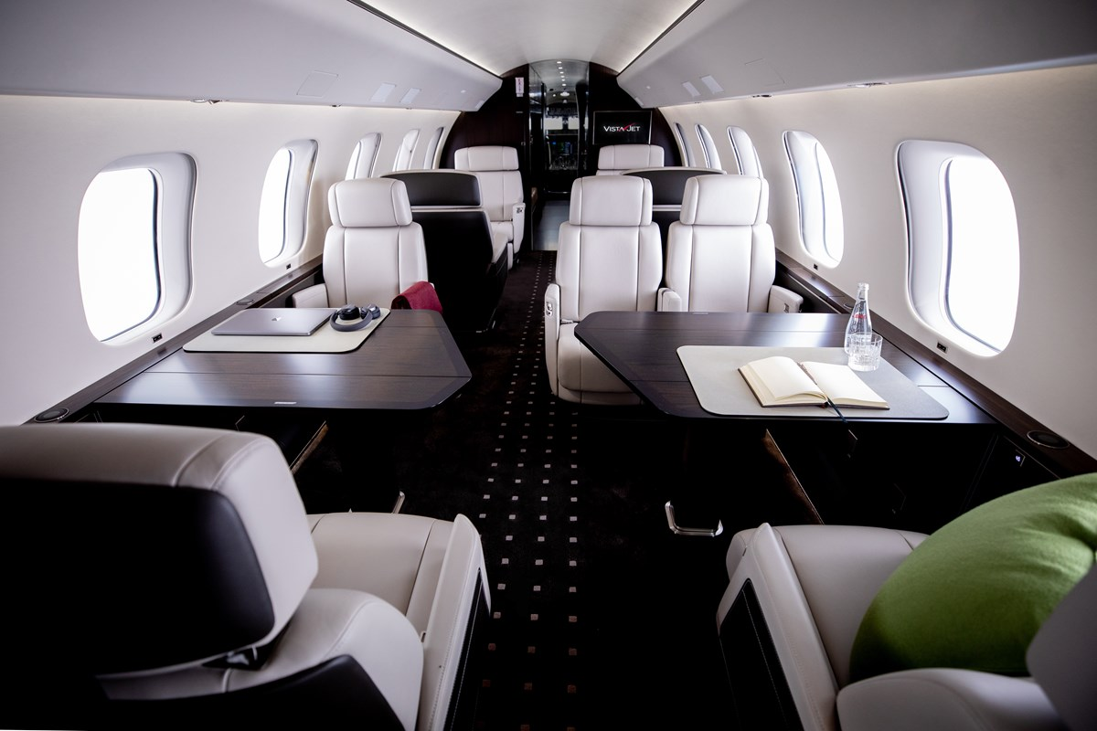 Comparison of benefits between jet card and private jet membership for frequent flyers seeking flexibility and luxury.
