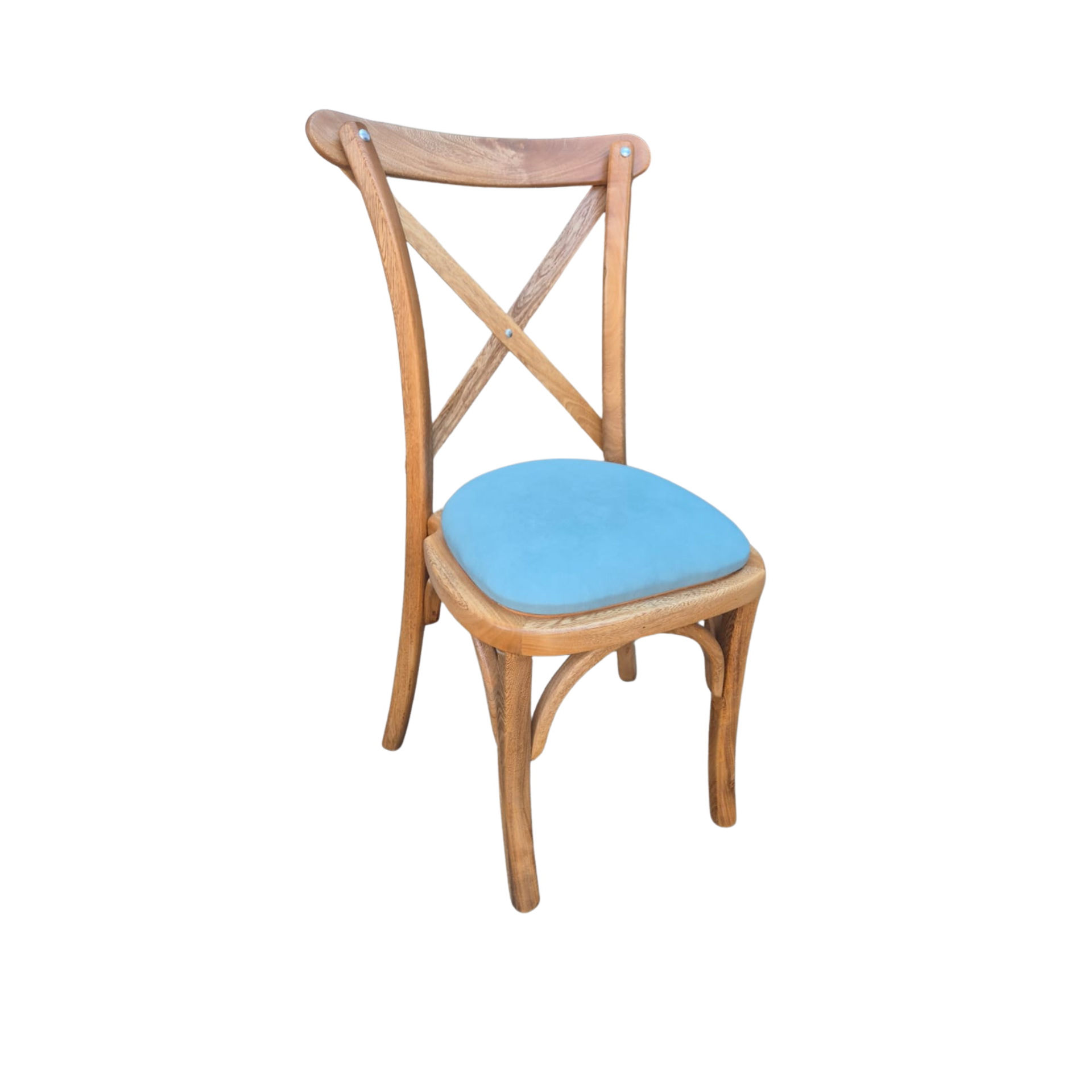 Silla de madera con respaldo en X, estructura de madera clara, asiento con cojín azul.