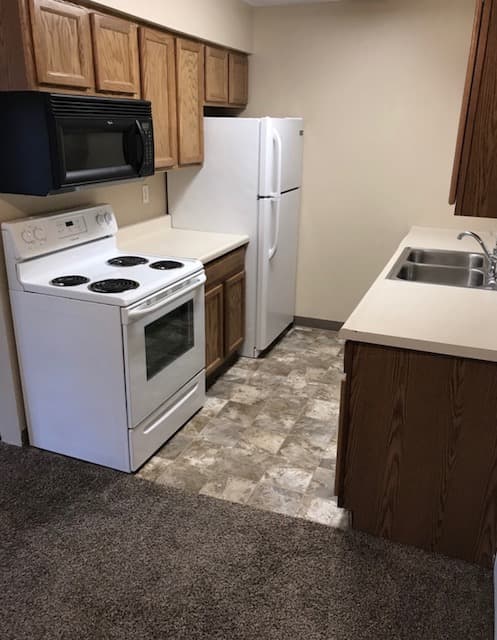 2 BR Apartments in Waukee IA Country Court Photos