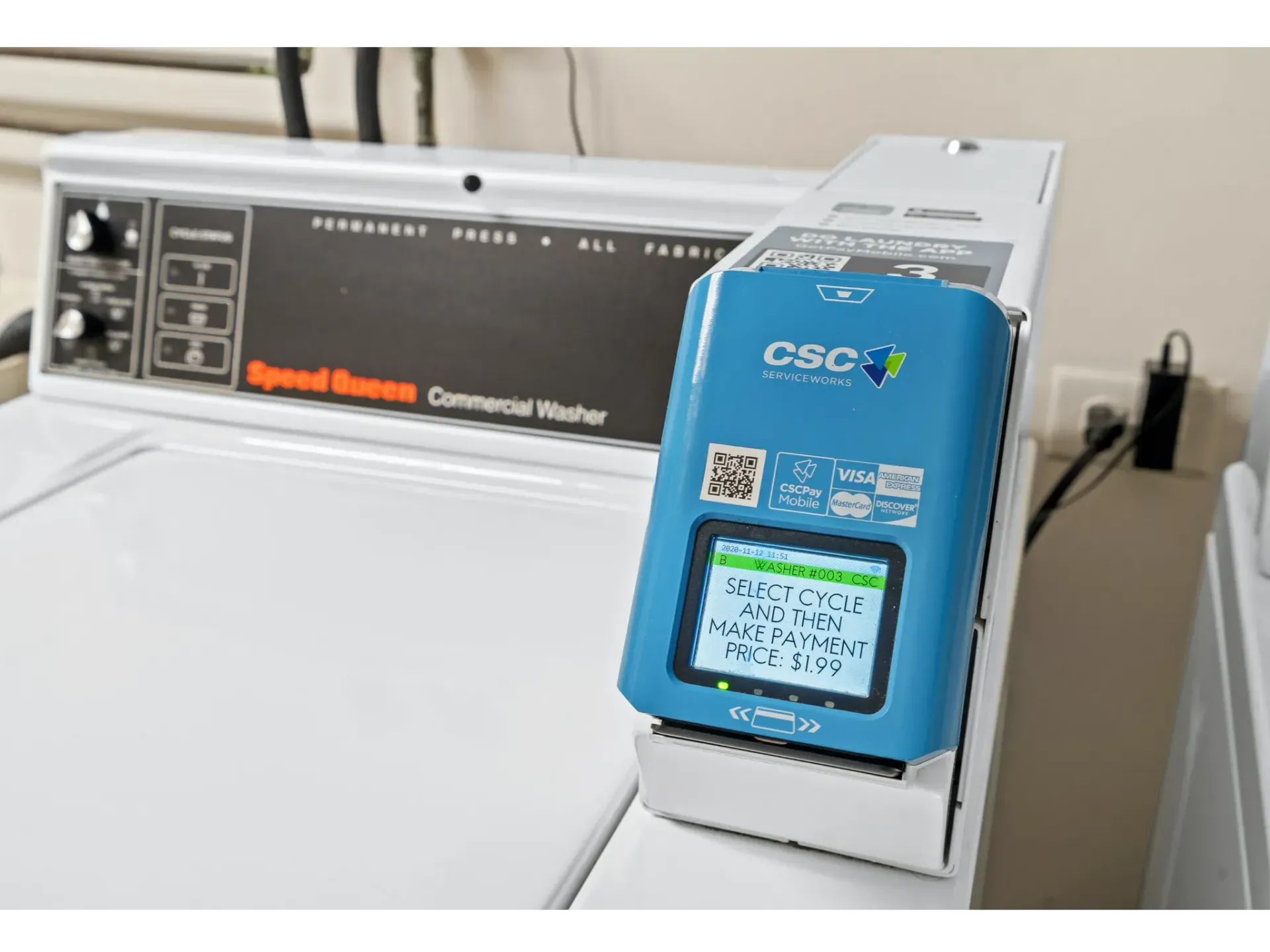 Commercial washing machine with payment interface