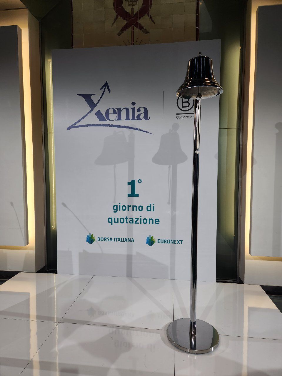 Assistere alla quotazione in Borsa di Xenia Hotellerie conoscendone storia, valori, sacrifici e lungimiranza di chi la guida ci riempie di gioia.