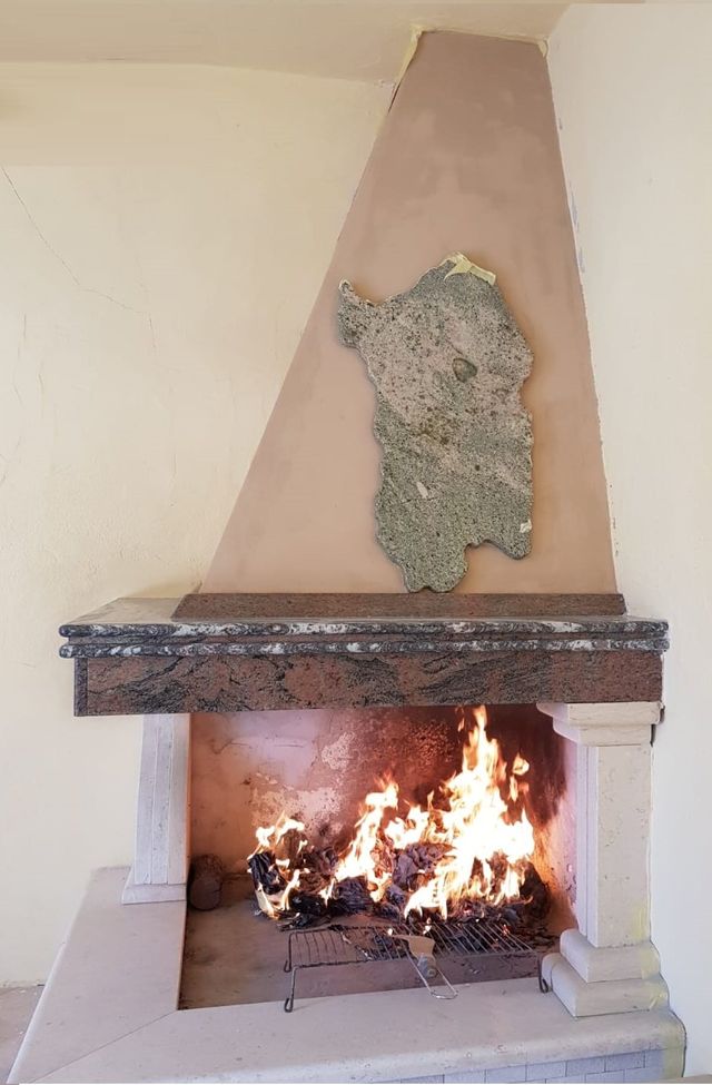 camino in marmo e pietra