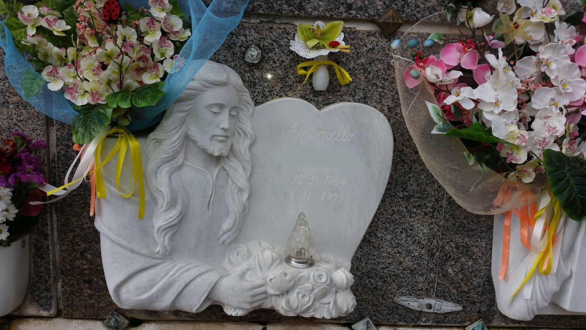 tombe in marmo e granito