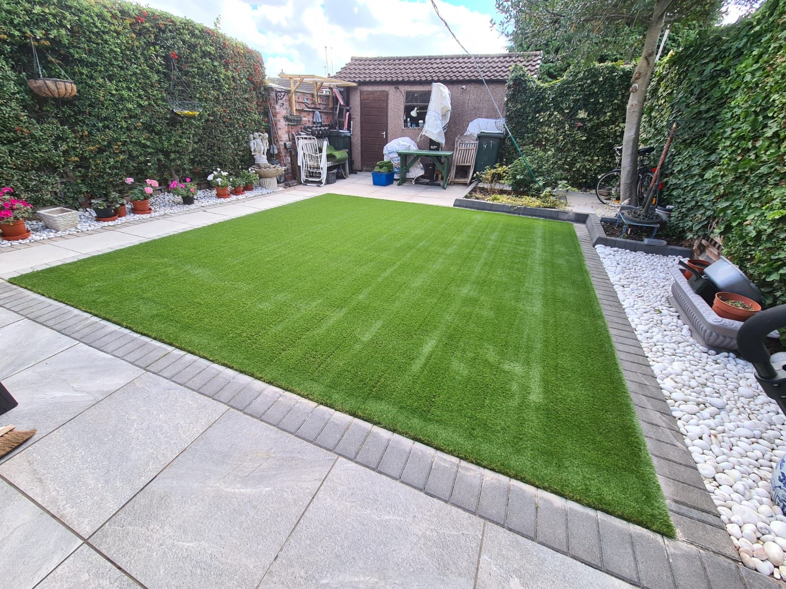 Zest Artificial Grass Luton new artificial lawn with paving surround