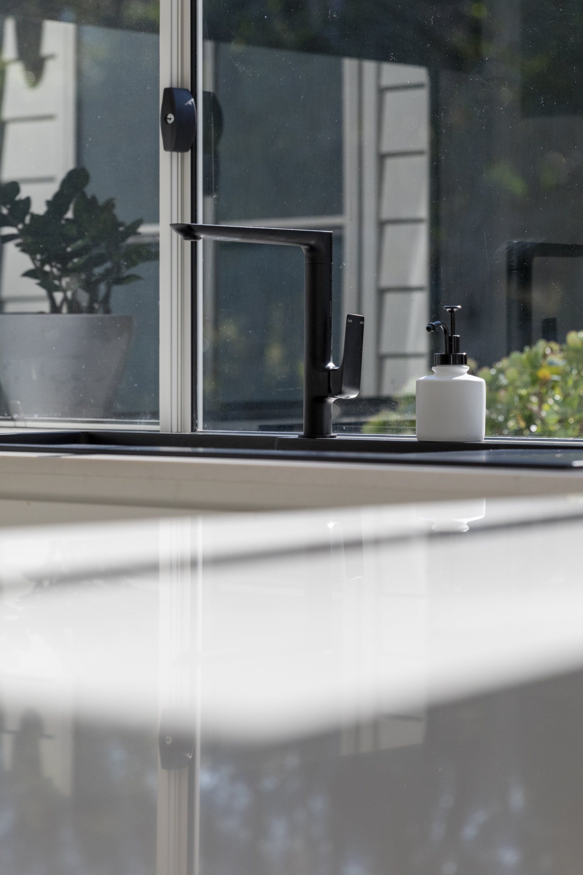 Modern Kitchen — Platinum Kitchens & Bathrooms In Coffs Harbour NSW