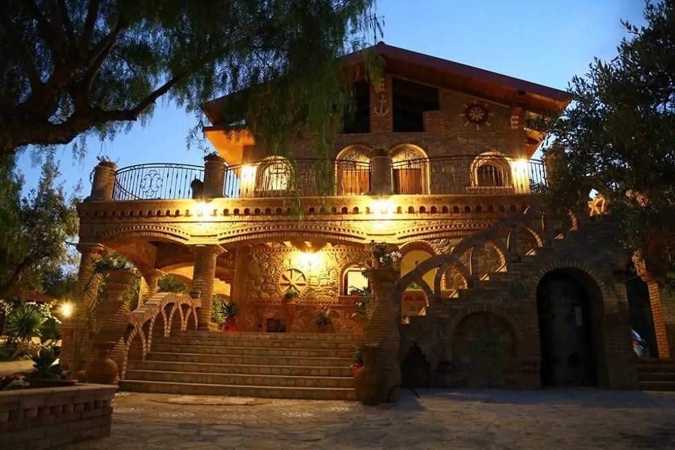 Casale finemente illuminato