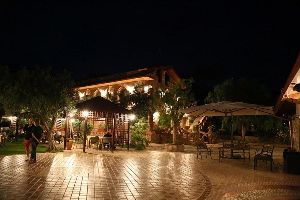 Ristorante con ampi spazi esterni