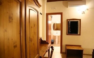 Camere arredate in legno