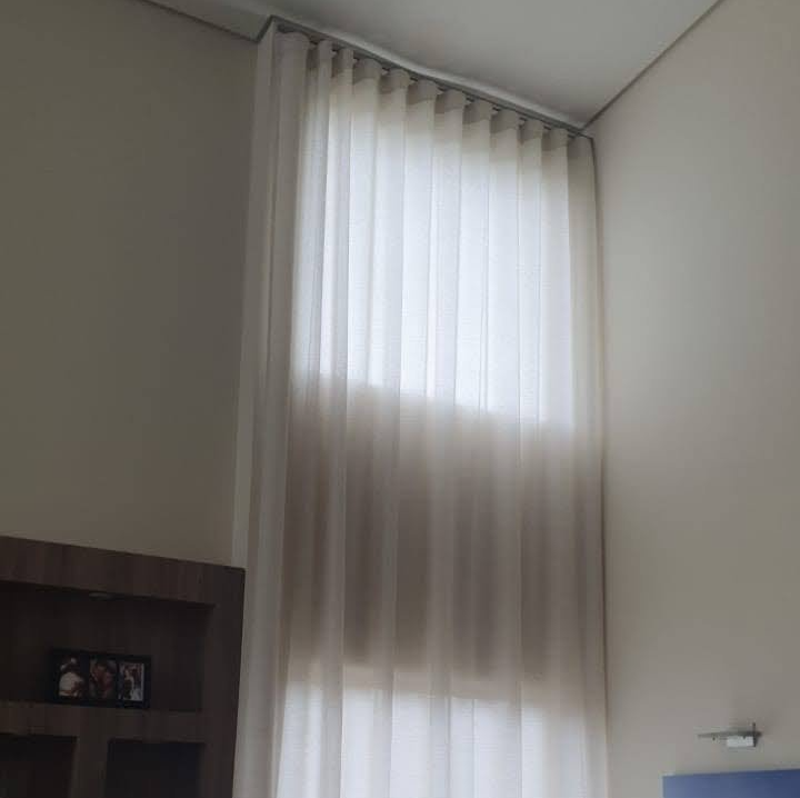 Cortina com trilho suisso em Atibaia Cortina com trilho suisso em Atibaia