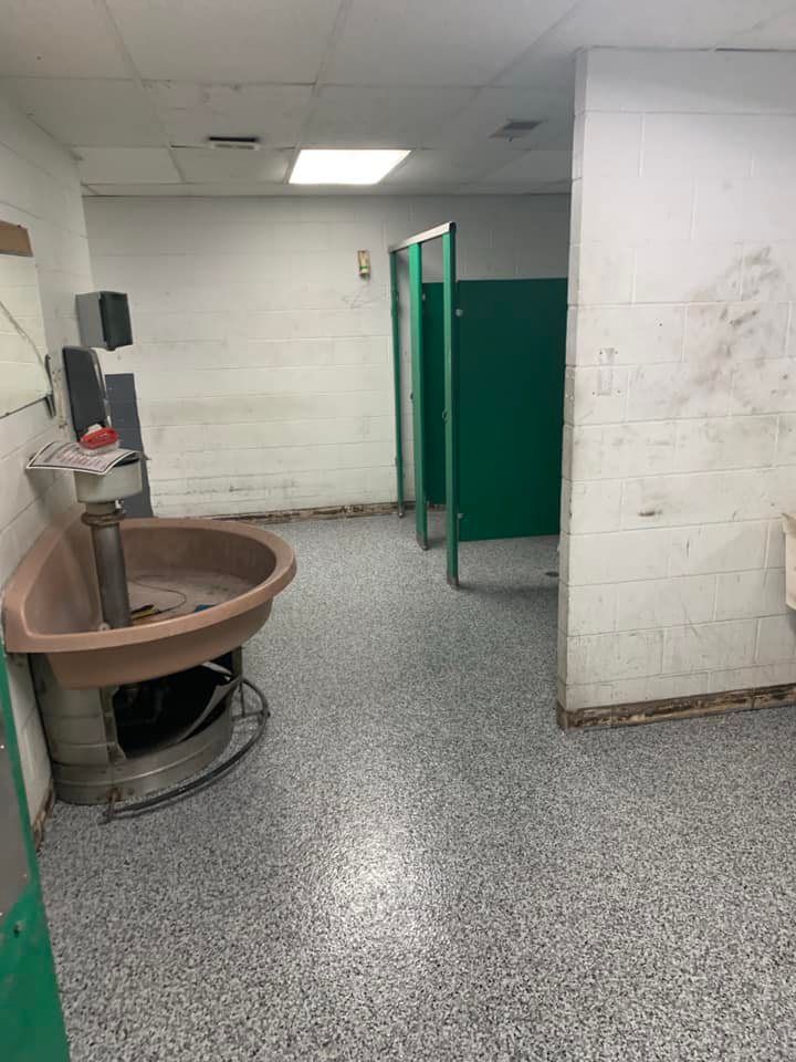 Flake floor installation in Louisville, KY