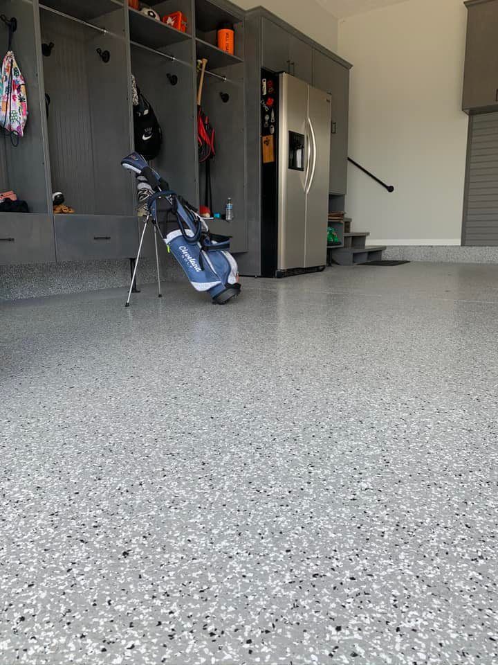 Flake floor installation in Louisville, KY