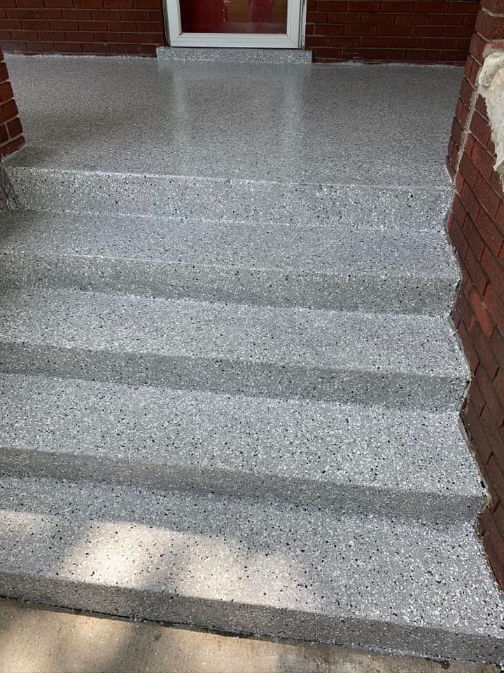 Flake floor installation in Louisville, KY