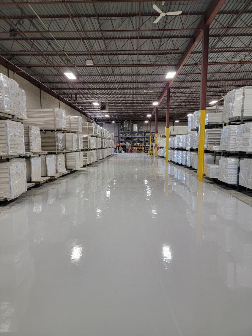 A large warehouse filled with lots of pallets and boxes.
