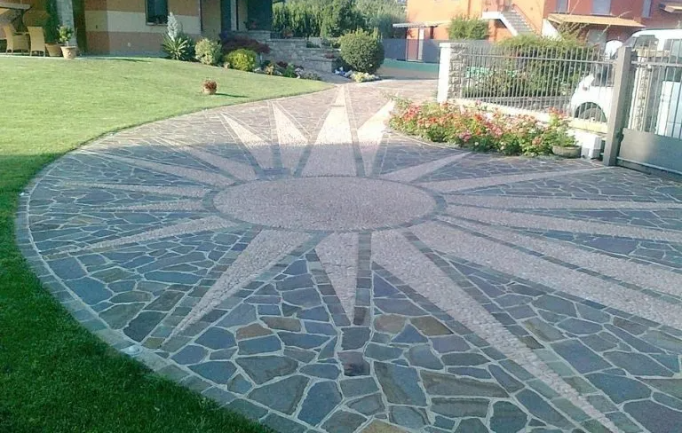 Pavimento con rosa dei venti