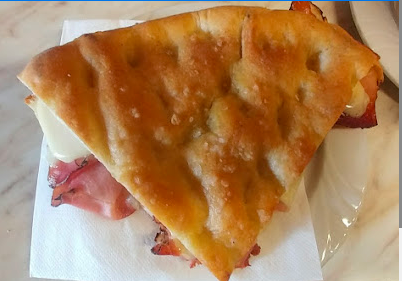 focaccia con prosciutto