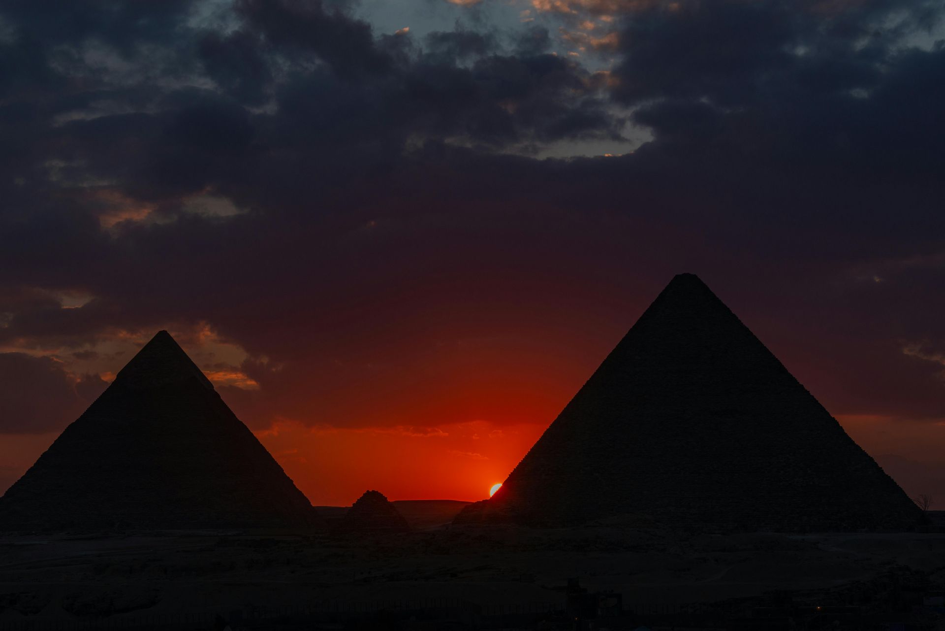 Sound and light show at the pyramids by Emo Tours Sweden