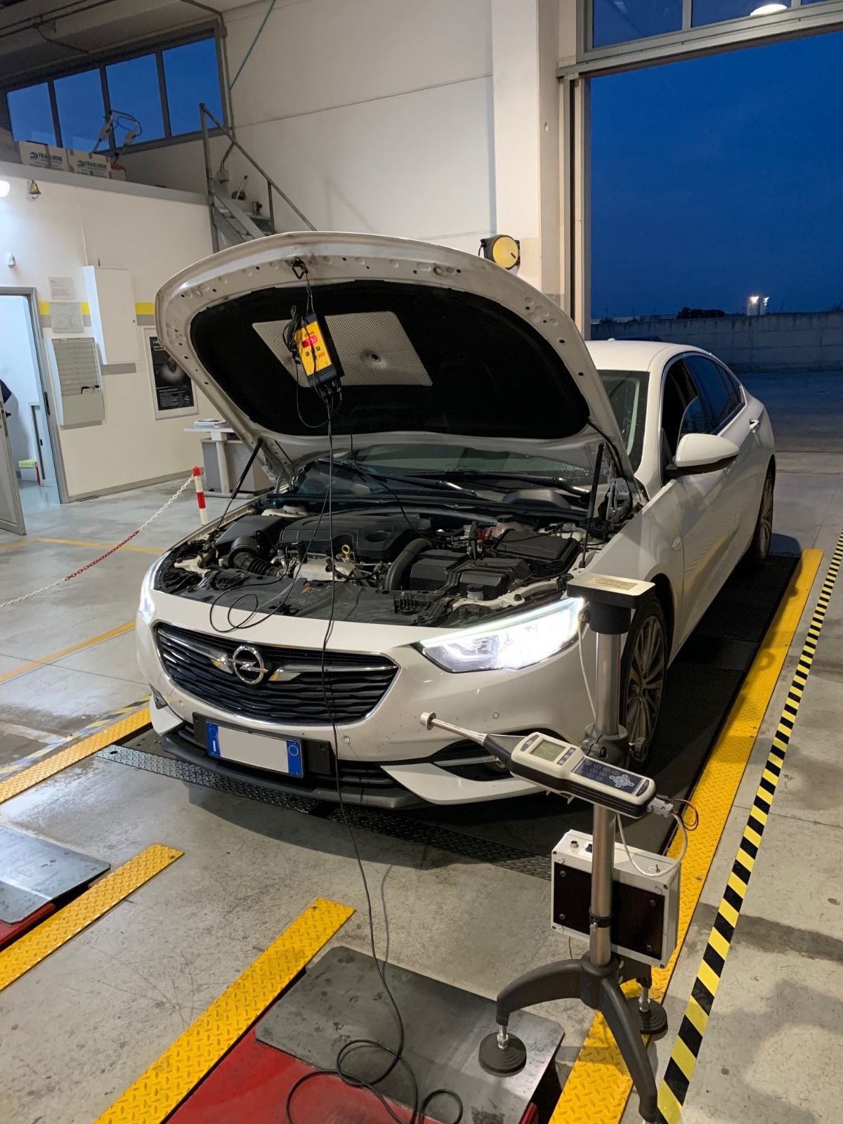 riparazione motore autovettura