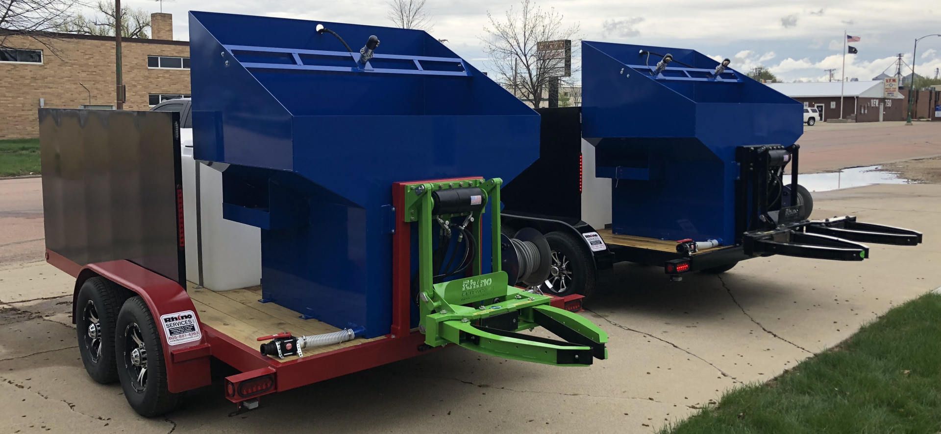 truck with bin cleaning equipment