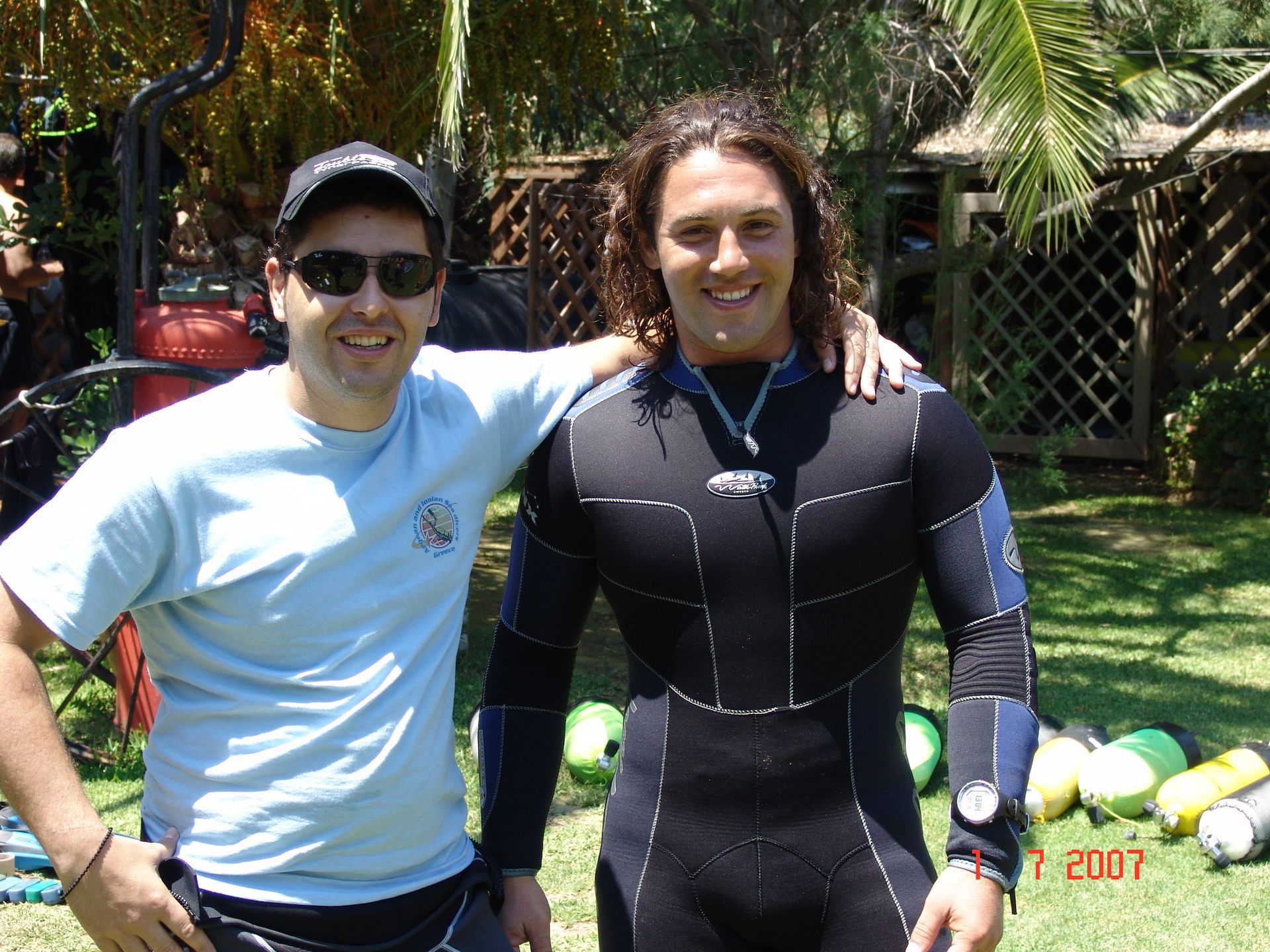 Βασίλης Πετρούλιας με συμμαθητές Καταδυτικής Ακαδημίας Πάραλος