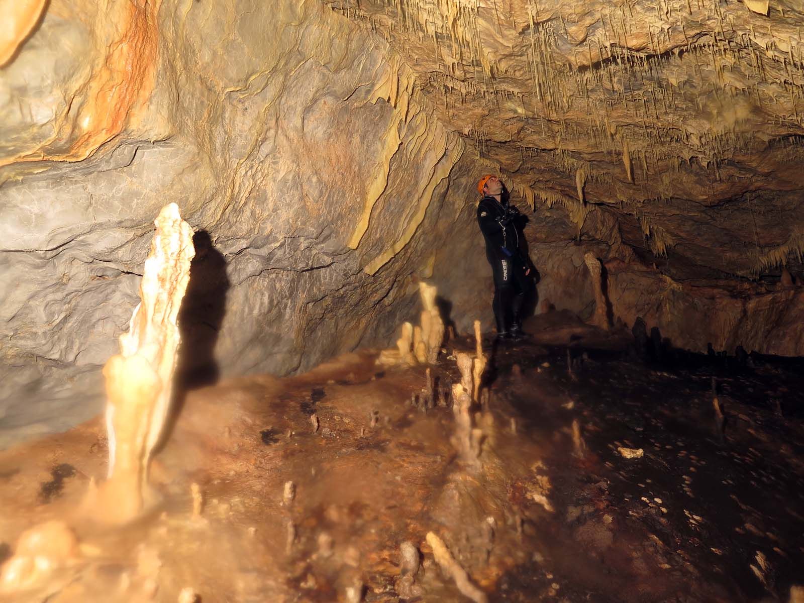 Σπηλαιοκατάδυση Βασίλη Πετρούλια στο υποβρύχιο σπήλαιο Κόρφος