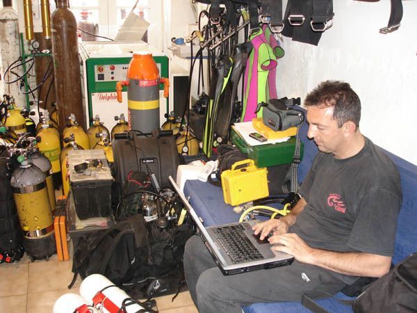 Hellas Underwater Explorers / George Petrou