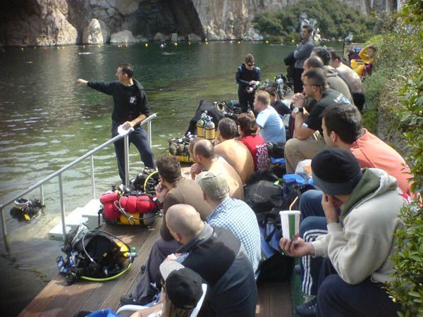 Εξερευνητικές καταδύσεις των HUE στο Λιμνοσπήλαιο της Βουλιαγμένης το 2003-2007 παρουσία πολλών εκπαιδευτών και αυτοδυτών στους οποίους έγινε πλήρη παρουσίαση των διαδικασιών, στόχων και αποτελεσμάτων των καταδύσεων της ομάδας μας.