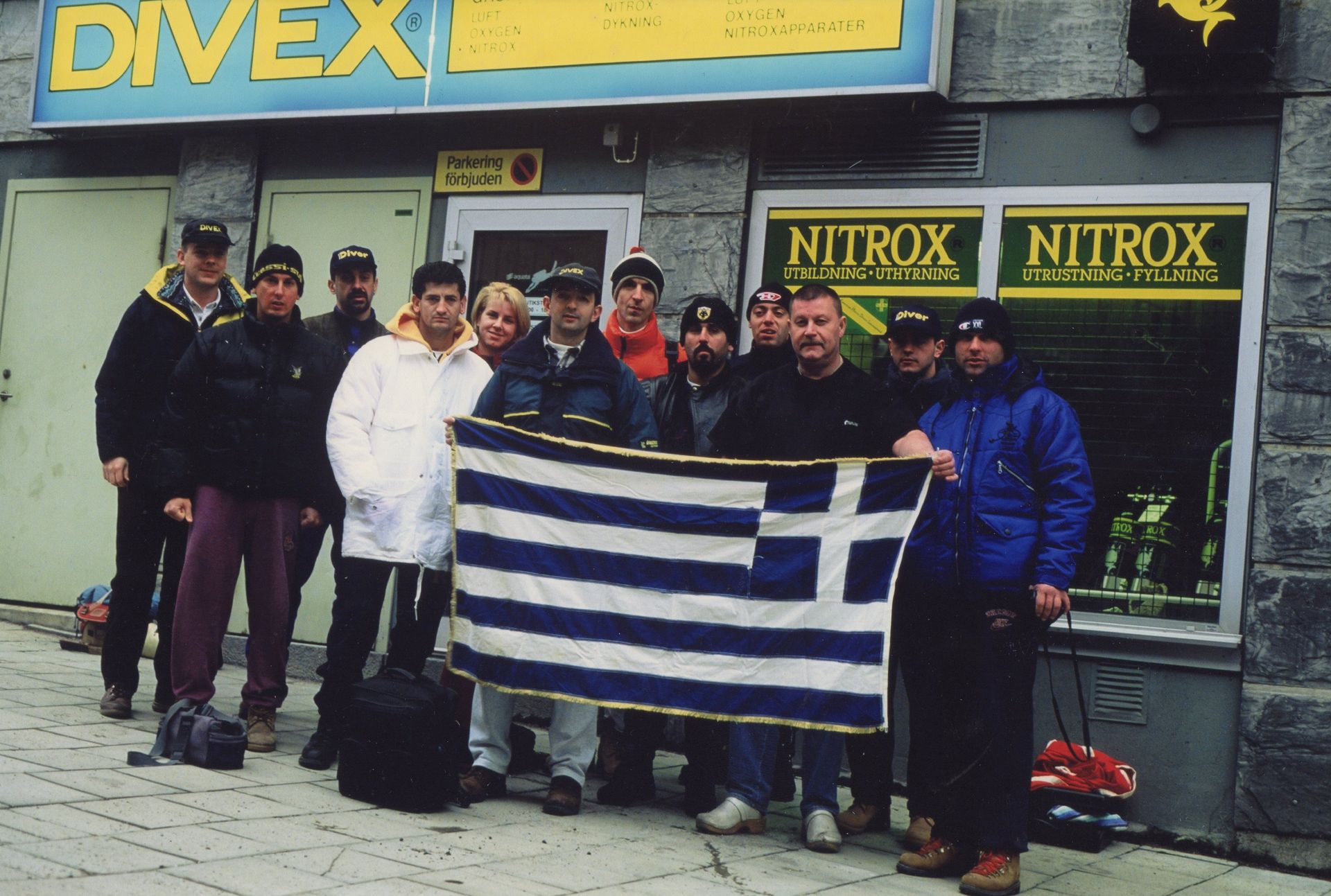 Τρύπες στον πάγο για κατάδυση