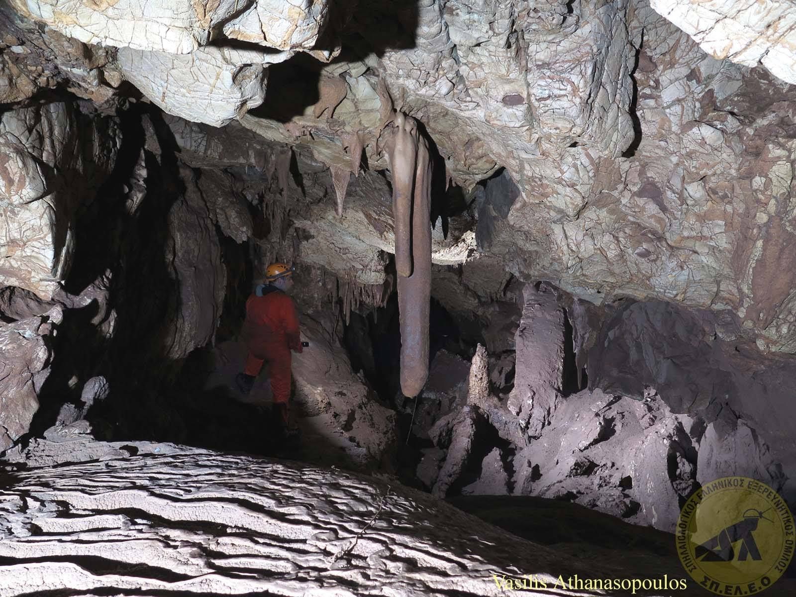 Βασίλης Πετρούλιας εξερεύνηση στο σπήλαιο Δρακότρυπα Ορεινής Ναυπακτίας