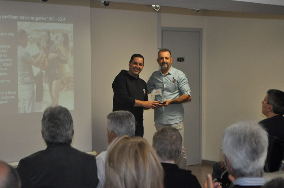 Hellas Underwater Explorers βραβεύουν τον Βασίλη Πετρούλια,