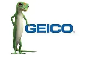 A lizard is standing in front of a geico logo.
