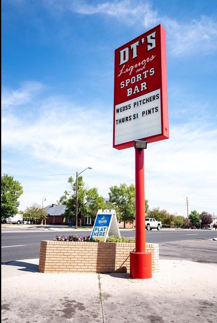 A red and white sign for ot 's sports bar