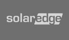 Das Solar Edge-Logo befindet sich auf einem grauen Hintergrund.