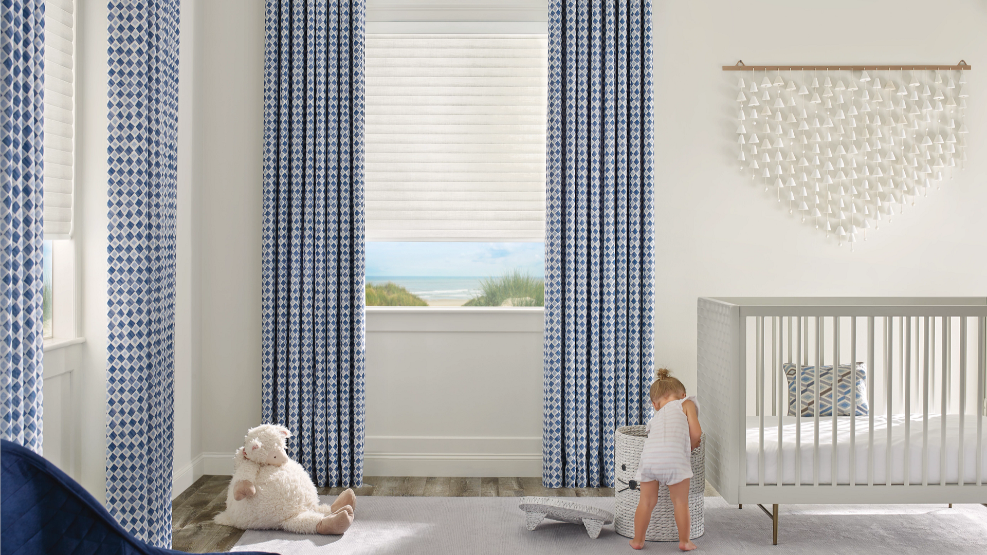 Hunter Douglas Sonnette® Roller Shades