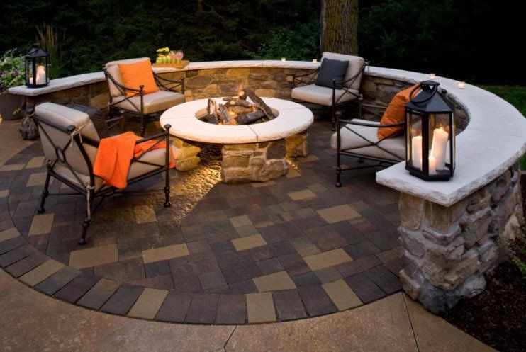 15 Unique and Amazing Lawn Displays - Stone Fire Fit