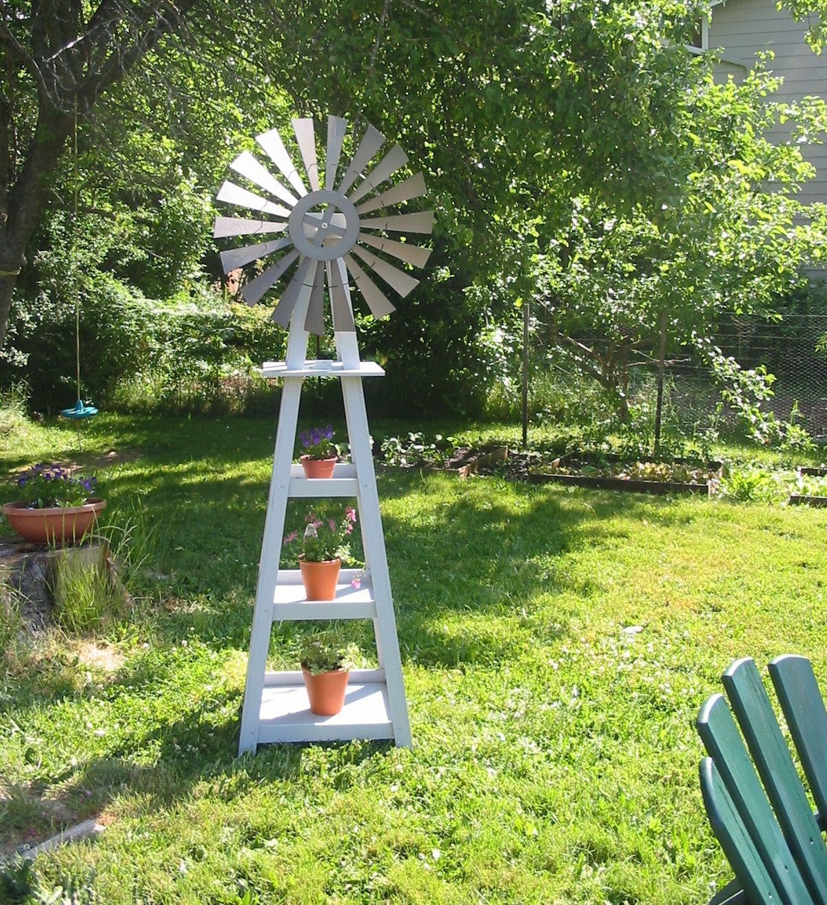 15 Unique and Amazing Lawn Displays - Windmill