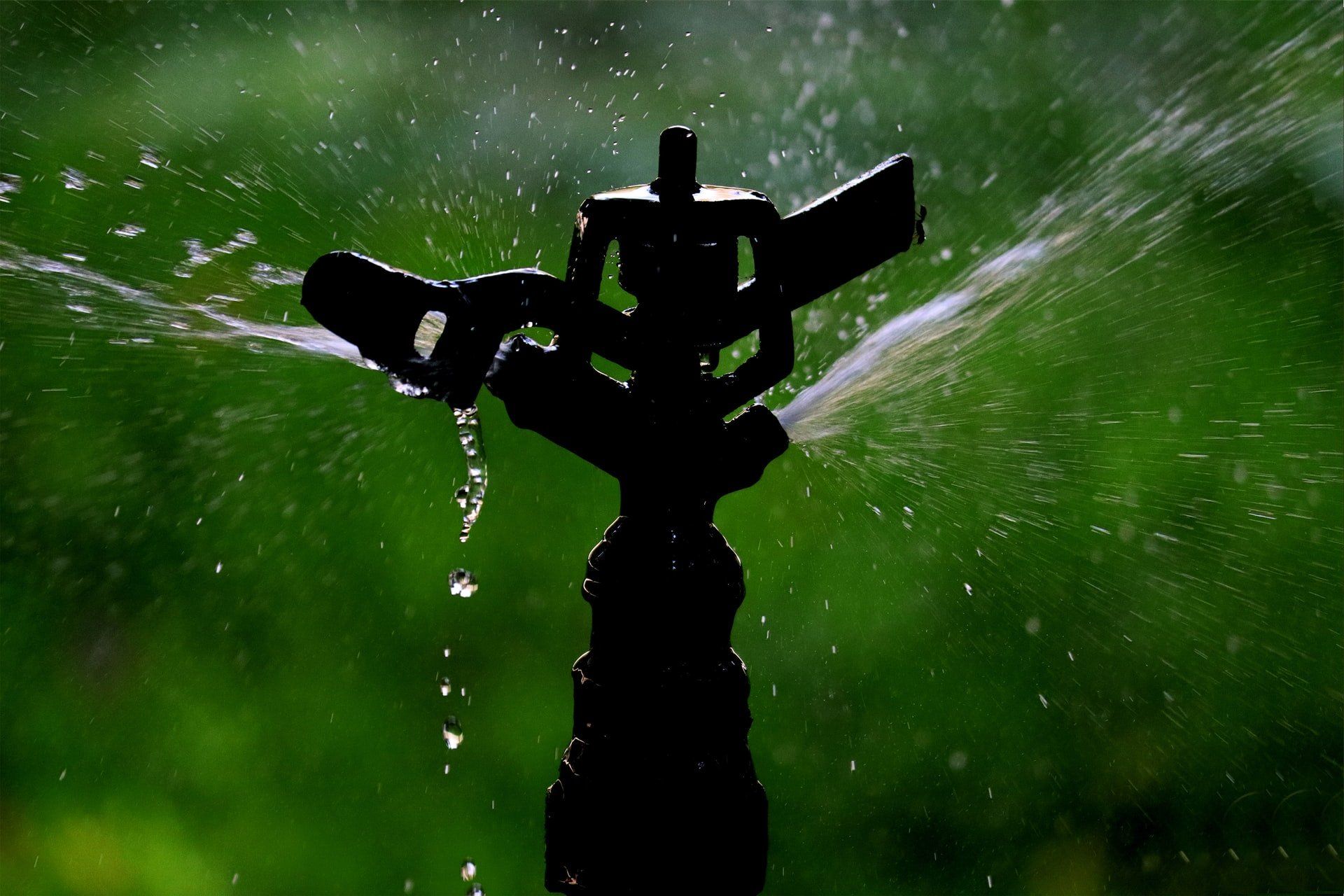 Lawn Sprinklers System for Your Lawn | Green Garden Landscaping