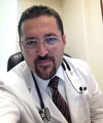médico - DR. NELSON ELOY OCHOA BECERRA