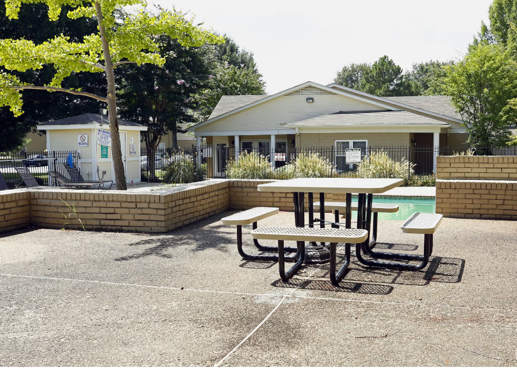 Enclave Apartments - Amenities sitting area